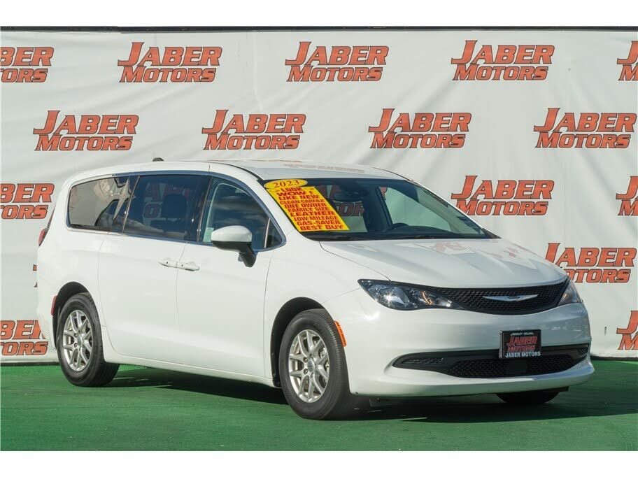 2023 CHRYSLER Voyager