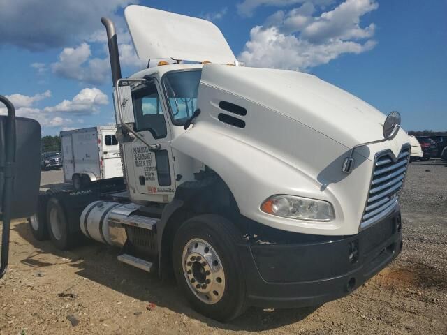 2017 MACK CXU