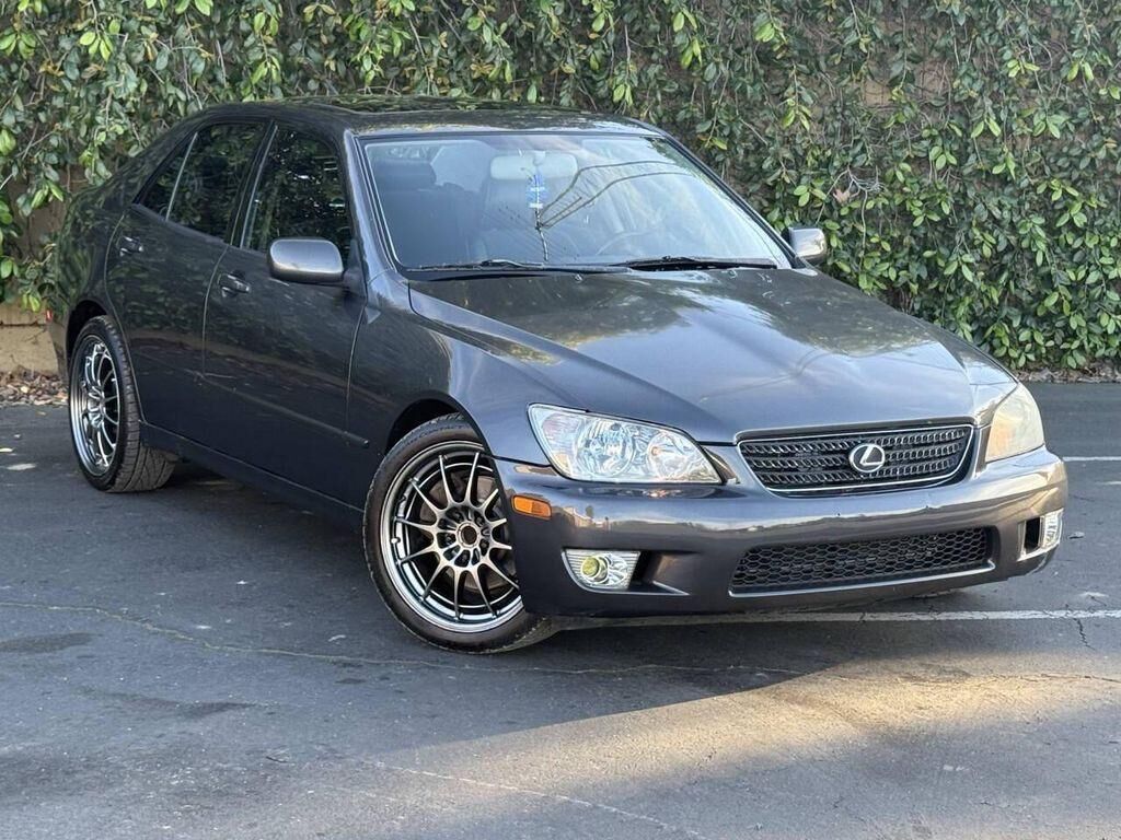2002 LEXUS IS