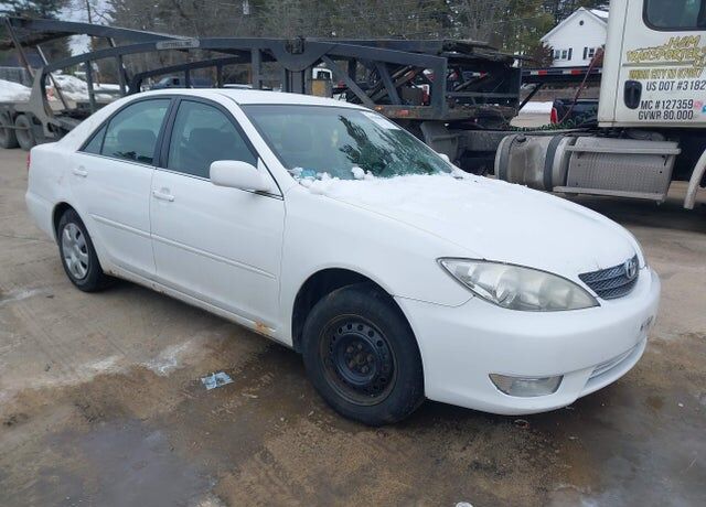 2004 TOYOTA Camry