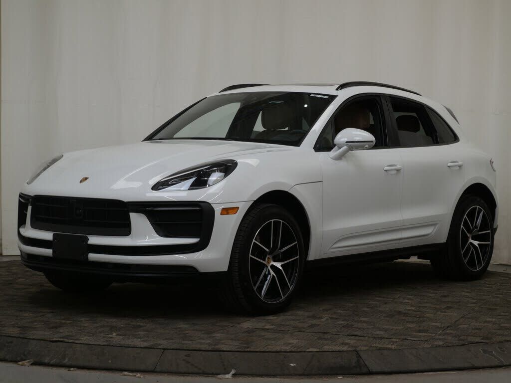 2025 PORSCHE Macan
