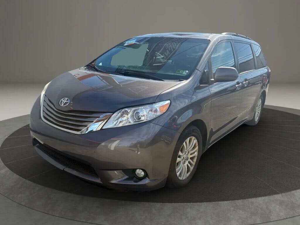 2017 TOYOTA Sienna