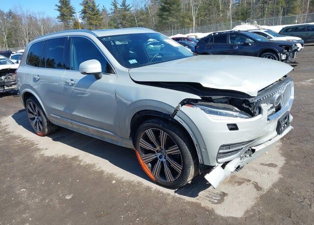 2022 VOLVO XC90