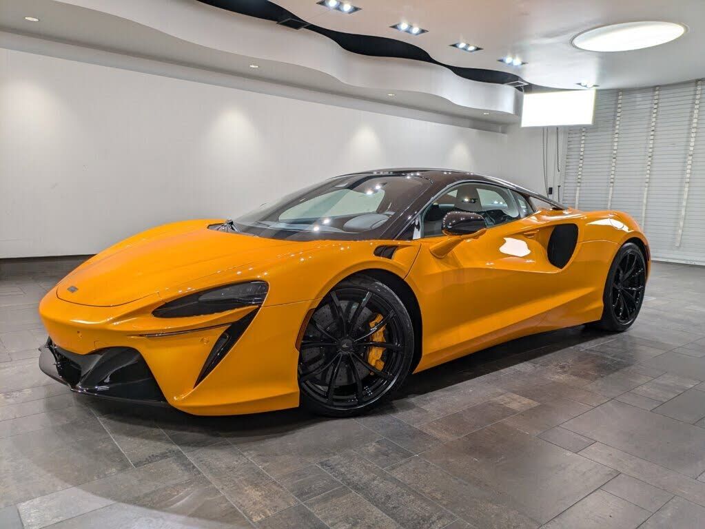 2025 MCLAREN ARTURA