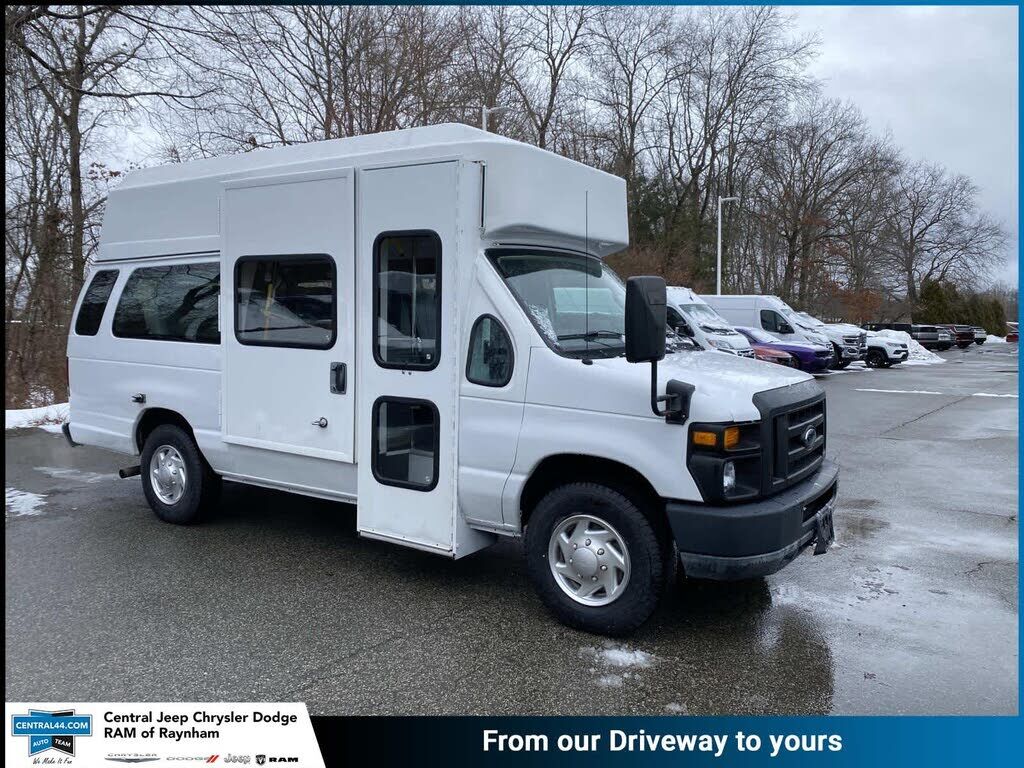 2011 FORD E-350