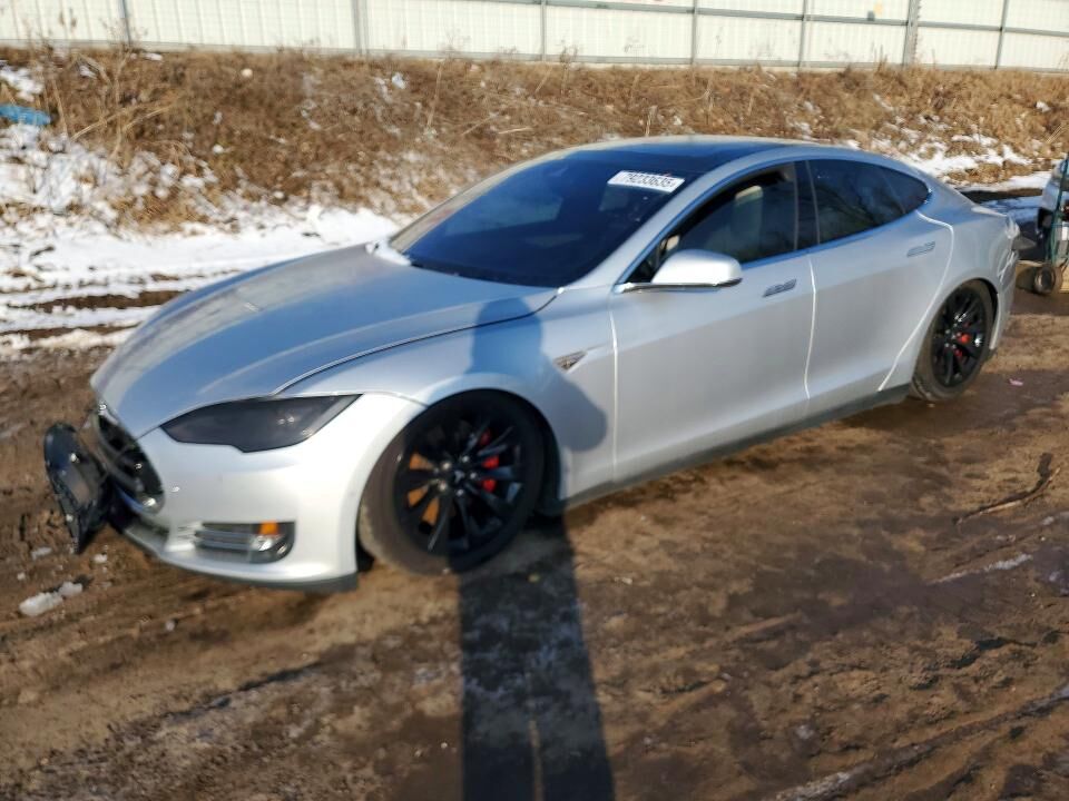 2015 TESLA Model S