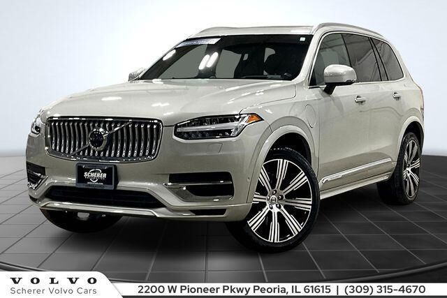 2022 VOLVO XC90