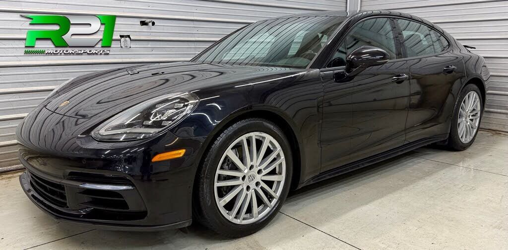 2018 PORSCHE Panamera