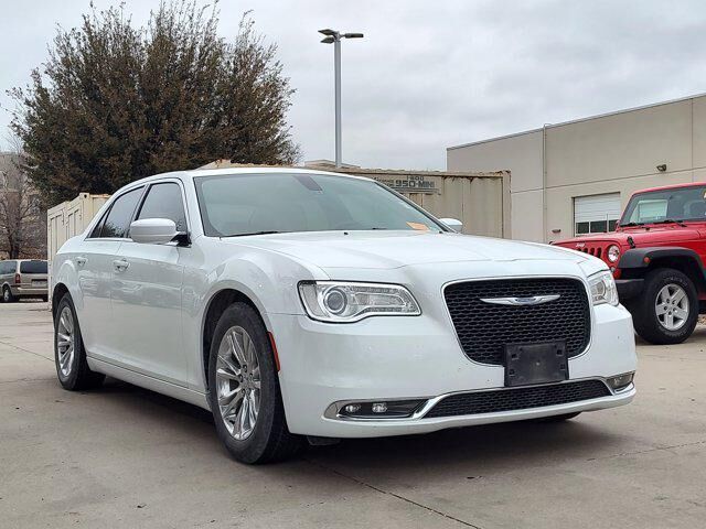 2019 CHRYSLER 300