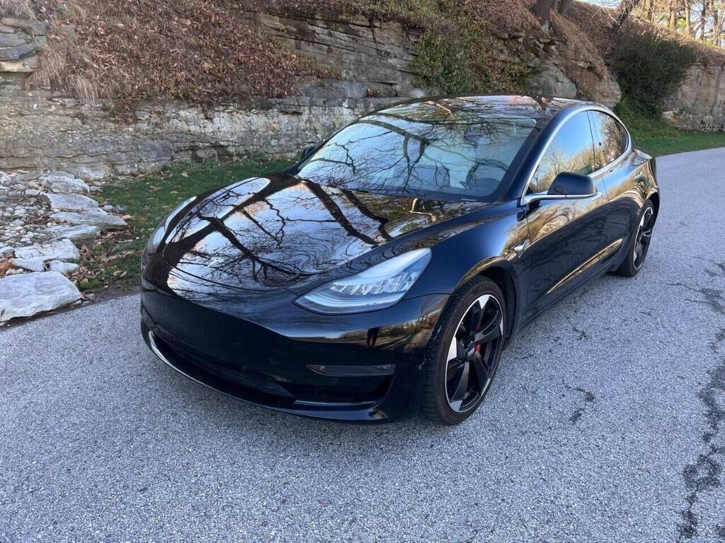 2018 TESLA Model 3