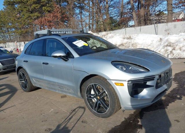 2020 PORSCHE Macan