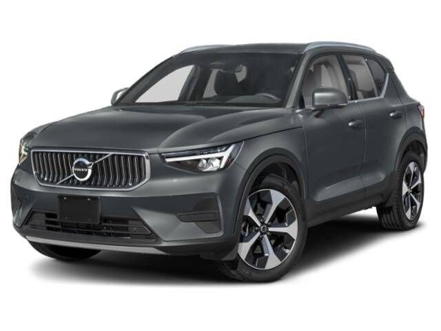 2025 VOLVO XC40