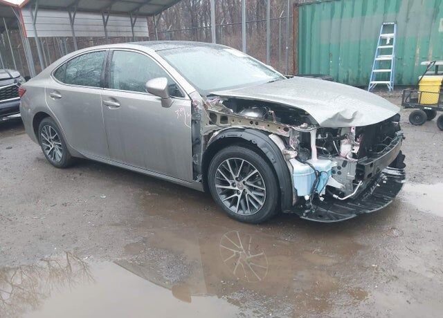2017 LEXUS ES
