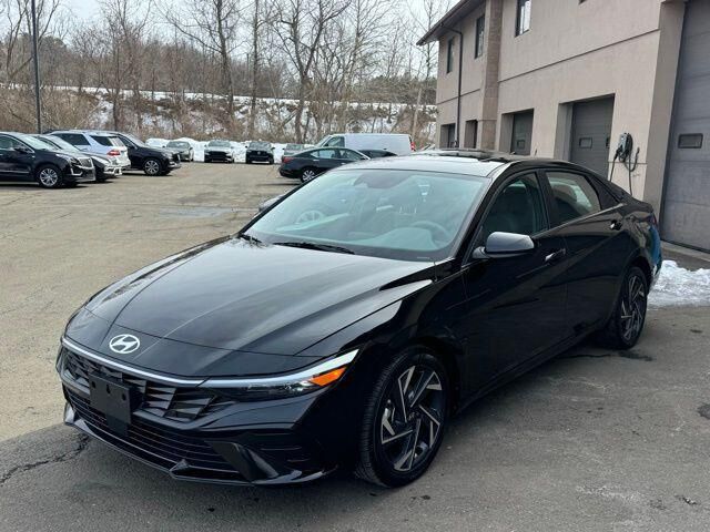 2024 HYUNDAI Elantra