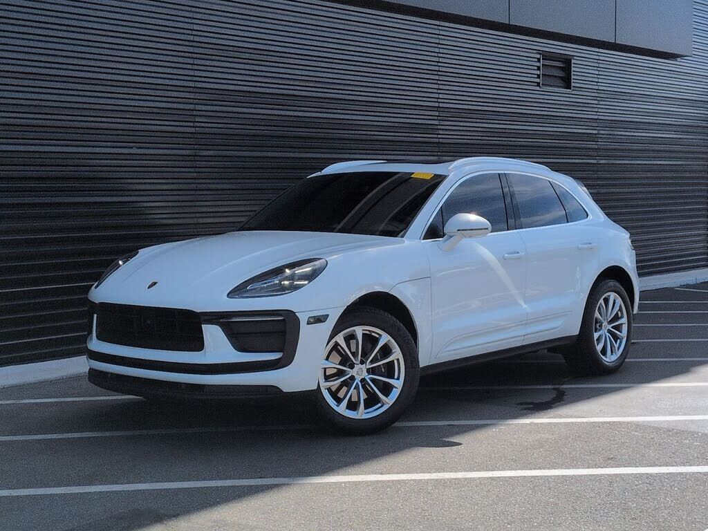 2022 PORSCHE Macan