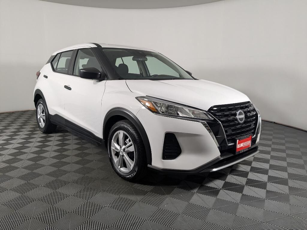 2023 NISSAN Kicks