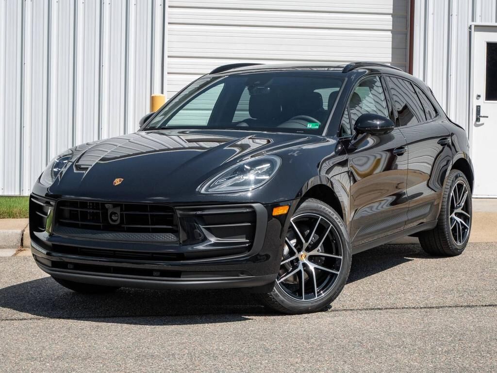 2025 PORSCHE Macan