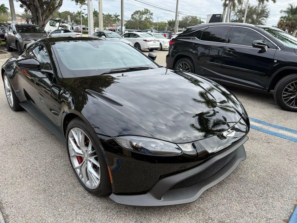 2021 ASTON MARTIN Vantage