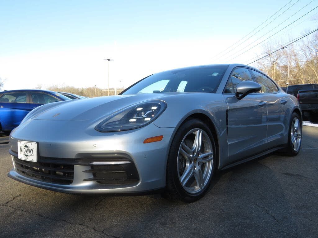 2018 PORSCHE Panamera