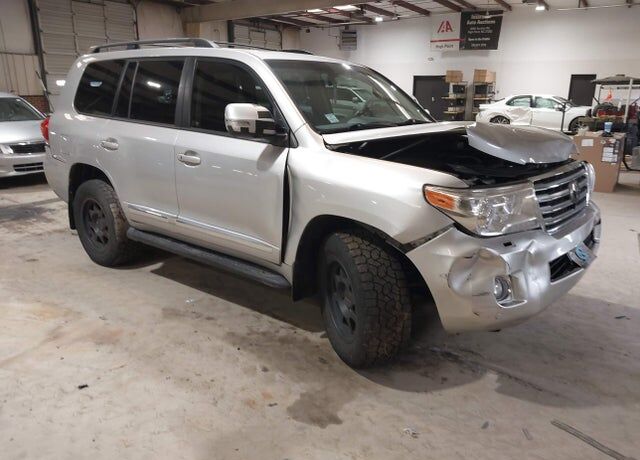 2014 TOYOTA Land Cruiser