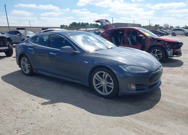 2015 TESLA Model S