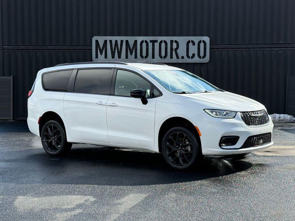 2024 CHRYSLER Pacifica