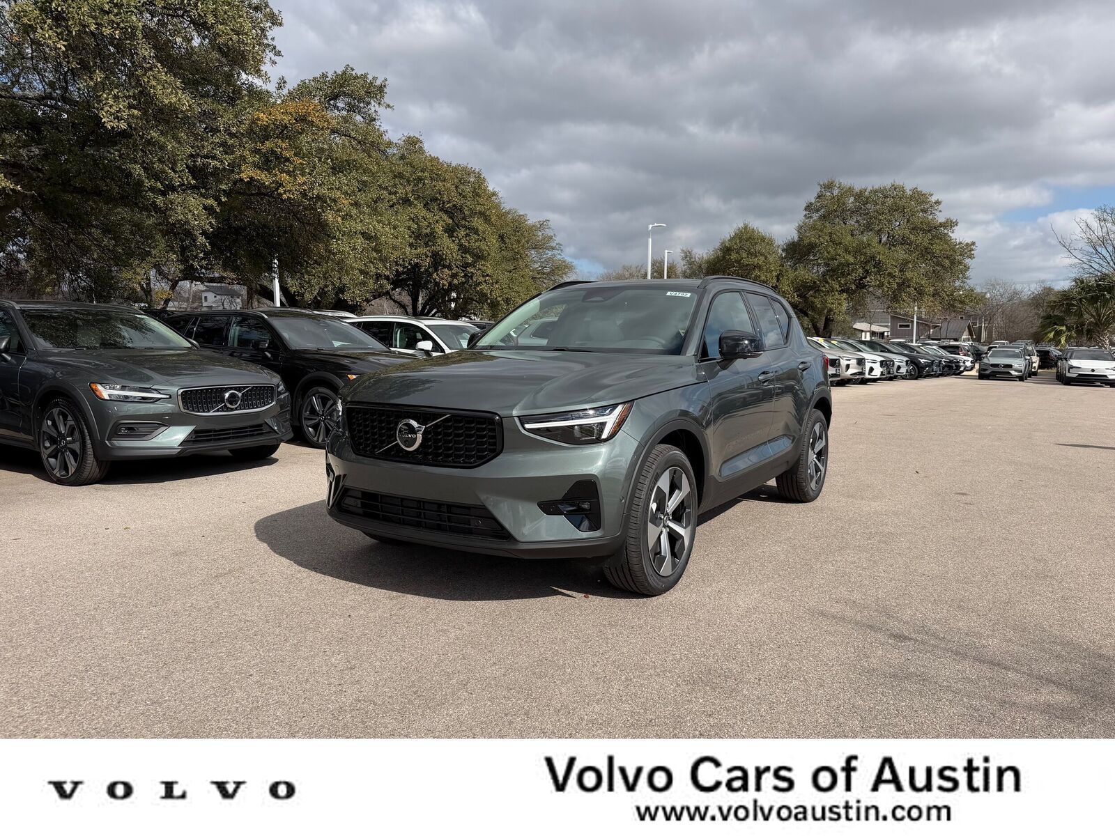 2026 VOLVO XC40