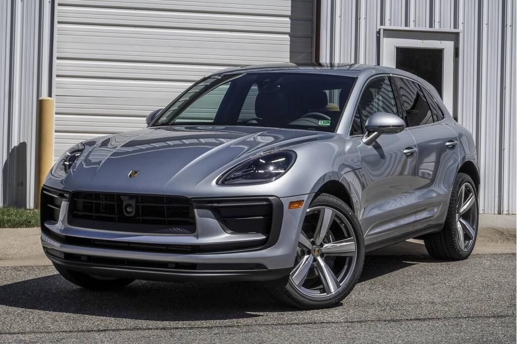 2025 PORSCHE Macan