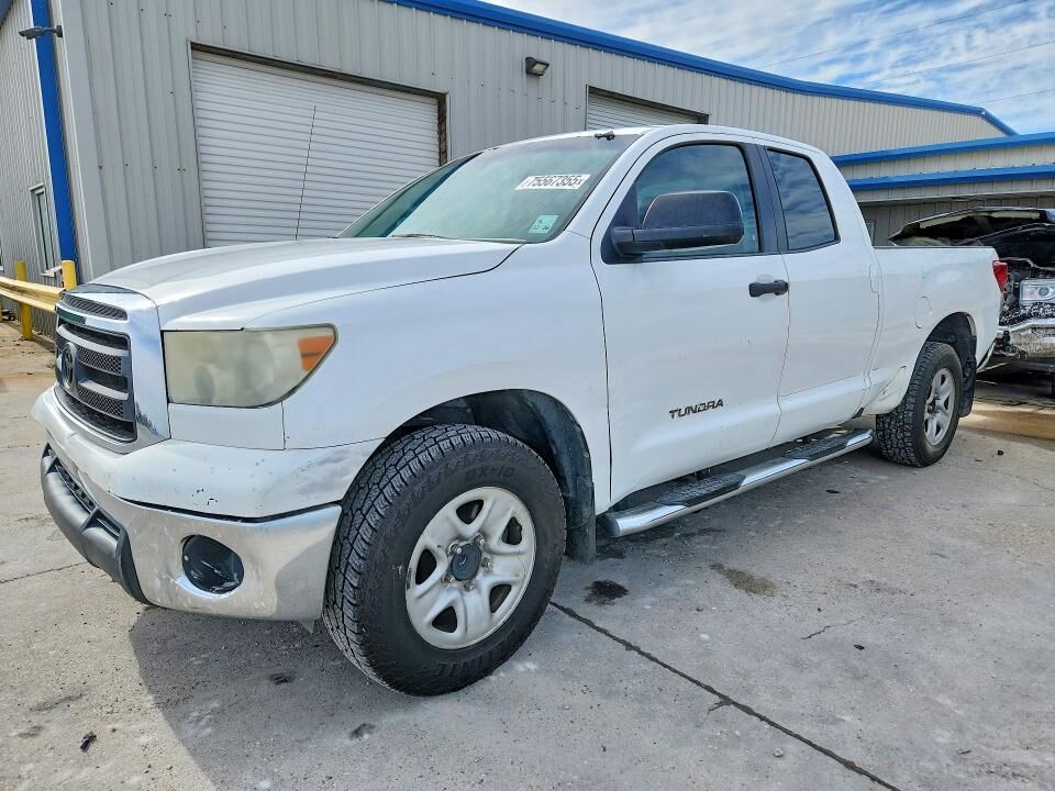 2013 TOYOTA Tundra
