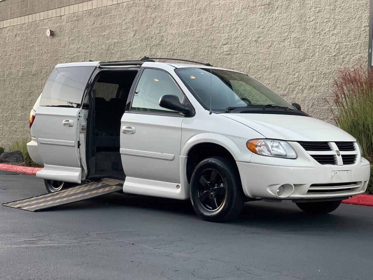 2005 DODGE Caravan