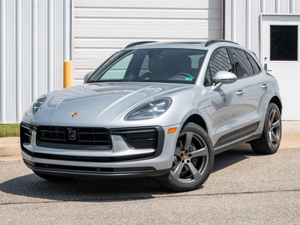 2025 PORSCHE Macan