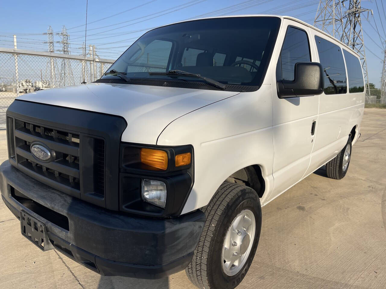2014 FORD E-350