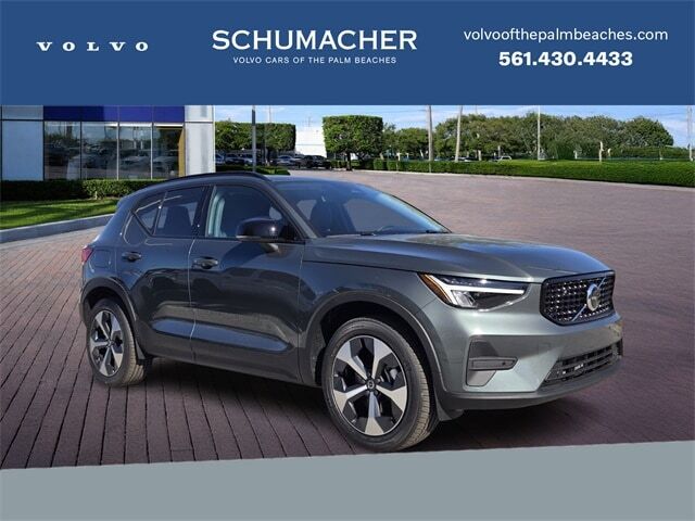 2026 VOLVO XC40