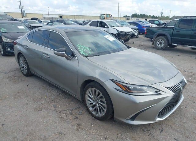 2019 LEXUS ES