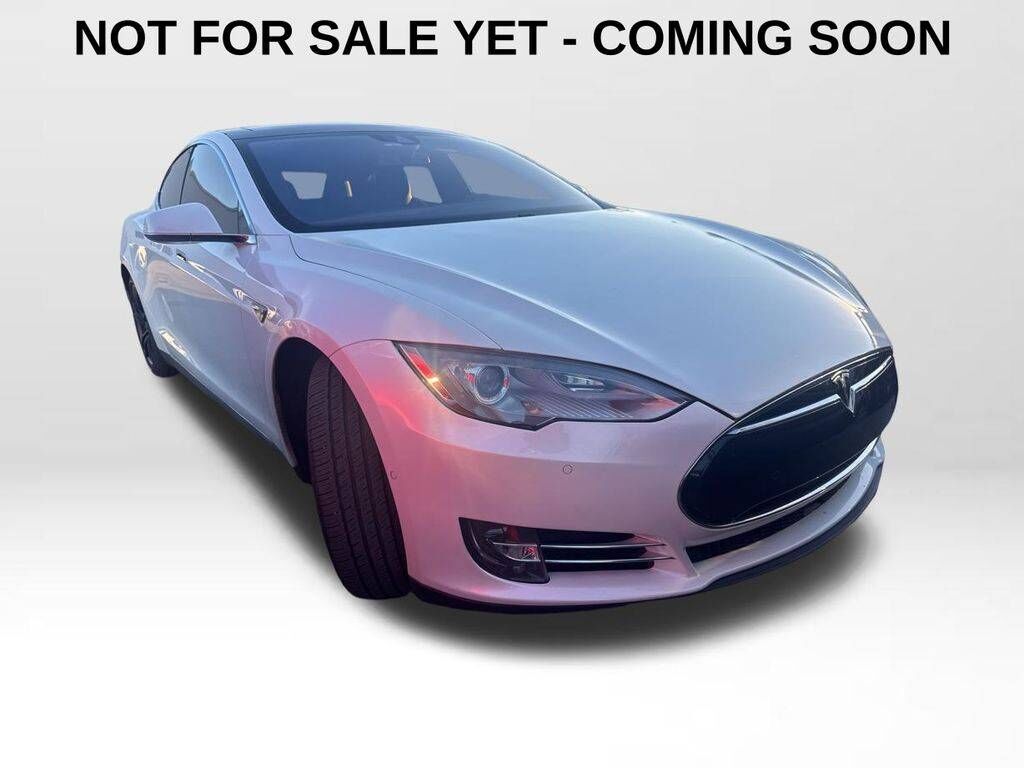 2015 TESLA Model S