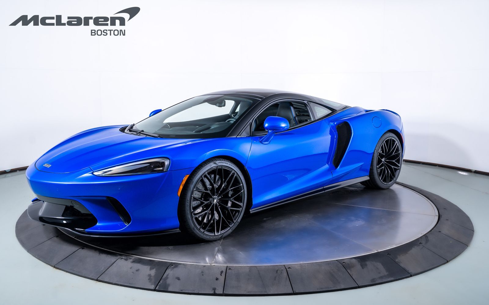 2023 MCLAREN GT