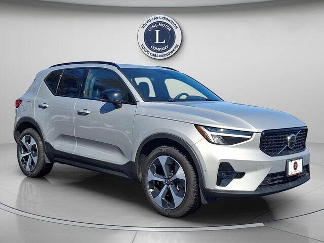 2025 VOLVO XC40