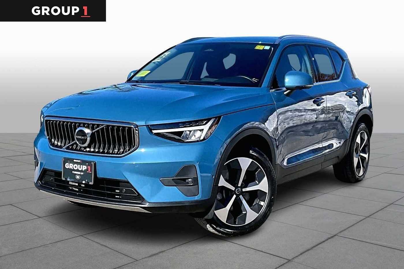 2023 VOLVO XC40