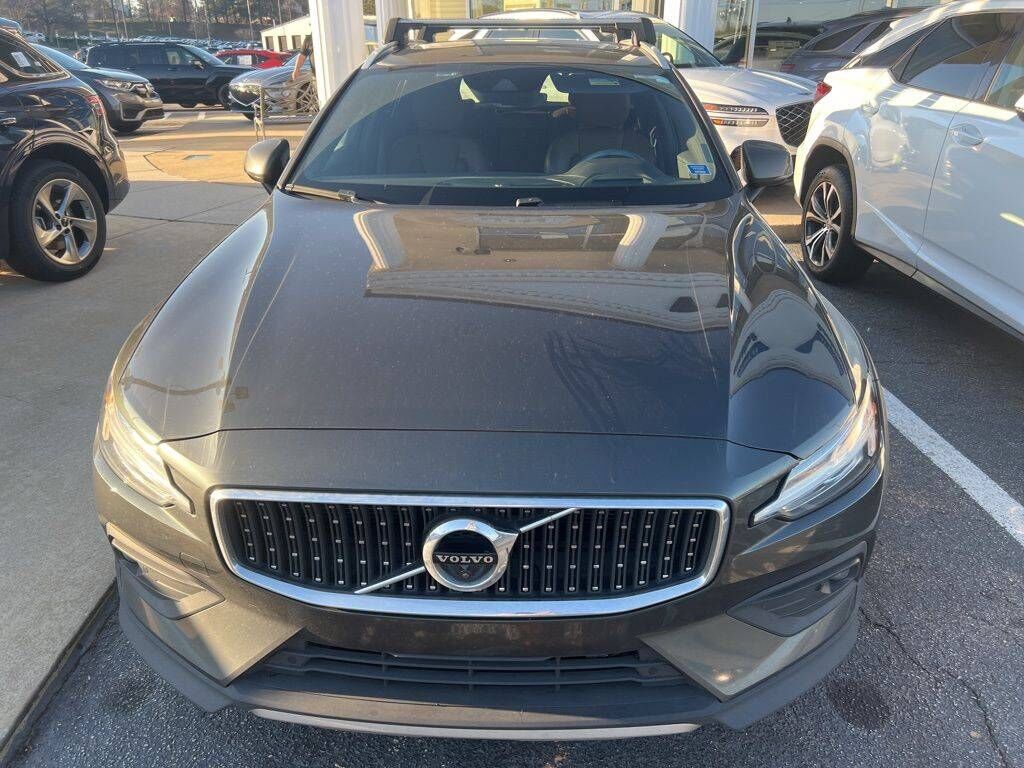 2021 VOLVO V60CC