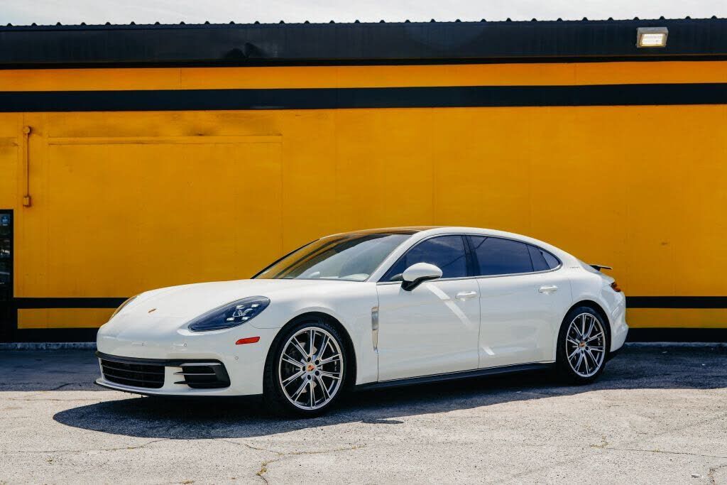 2019 PORSCHE Panamera