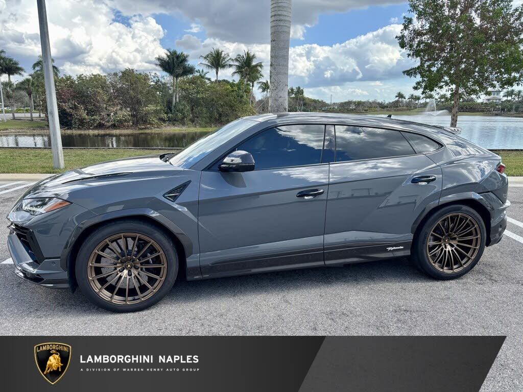 2024 LAMBORGHINI URUS