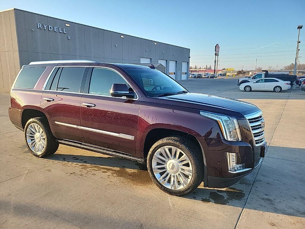 2017 CADILLAC Escalade