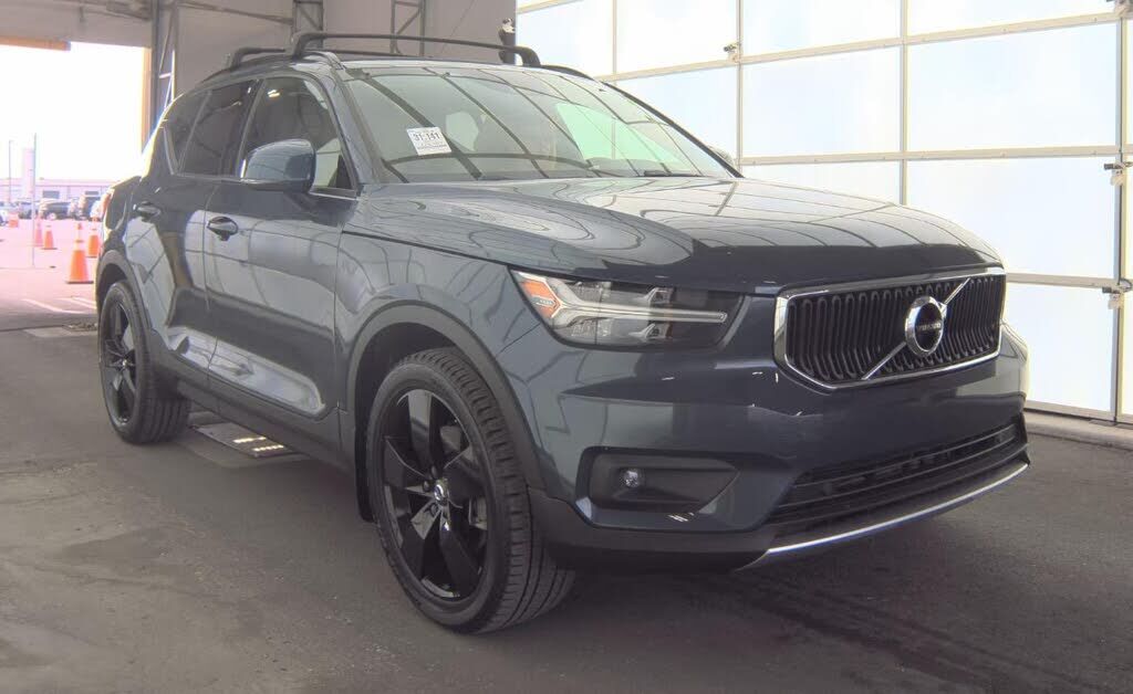 2021 VOLVO XC40