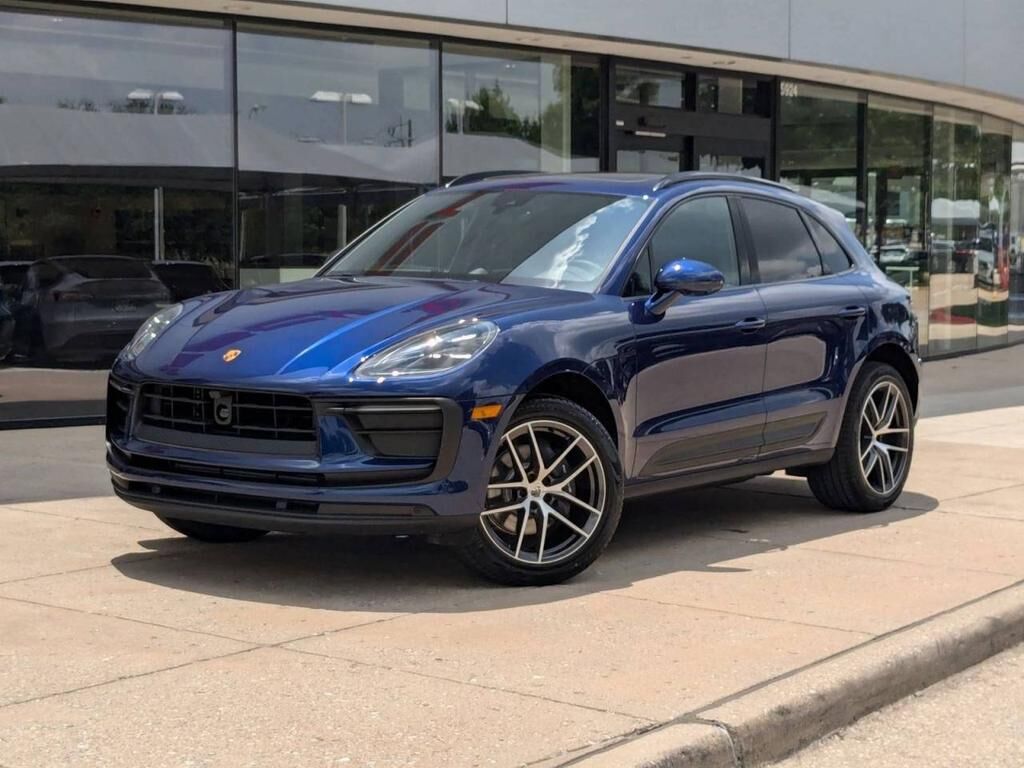 2025 PORSCHE Macan