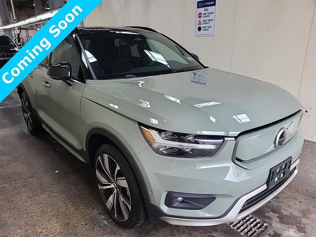 2022 VOLVO XC40
