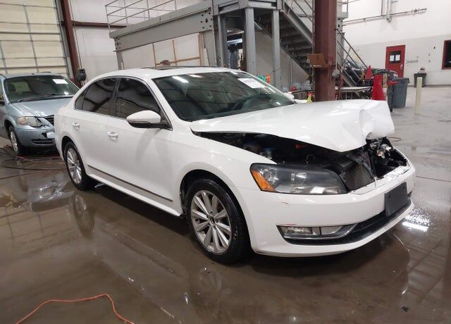 2012 VOLKSWAGEN Passat