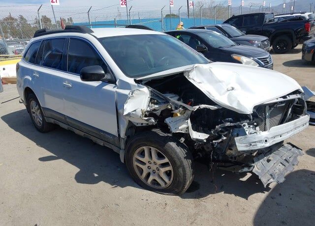 2013 SUBARU Outback