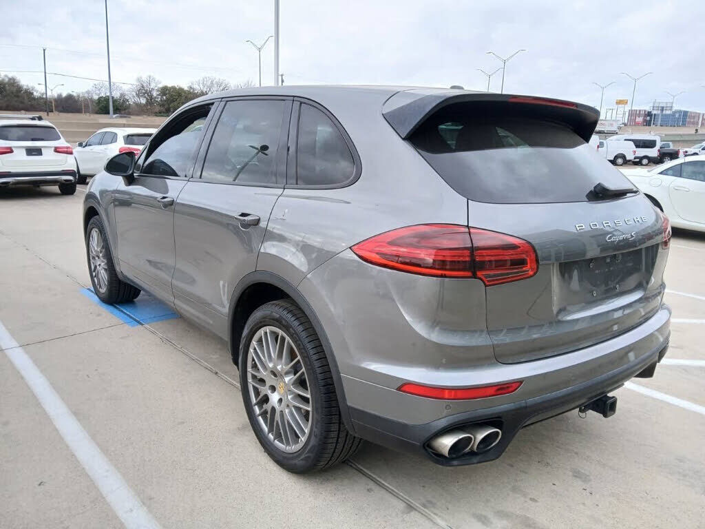 2017 PORSCHE Cayenne