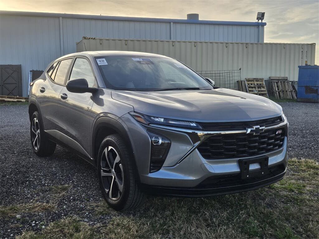 2025 CHEVROLET Trax