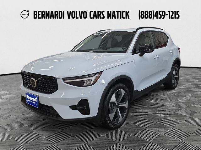 2024 VOLVO XC40